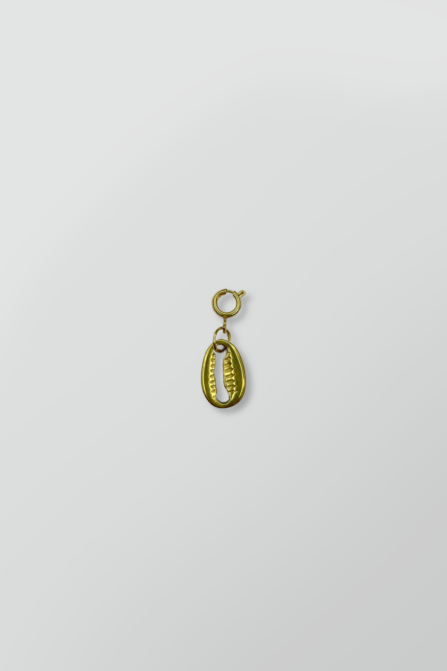 GOLDEN SHELL CHARM